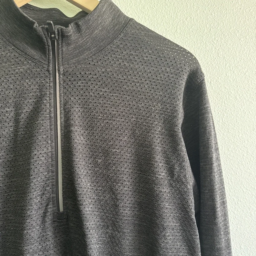 Lululemon Metal Vent Tech Medium Heather  Black 1/4 zip pullover Activewear